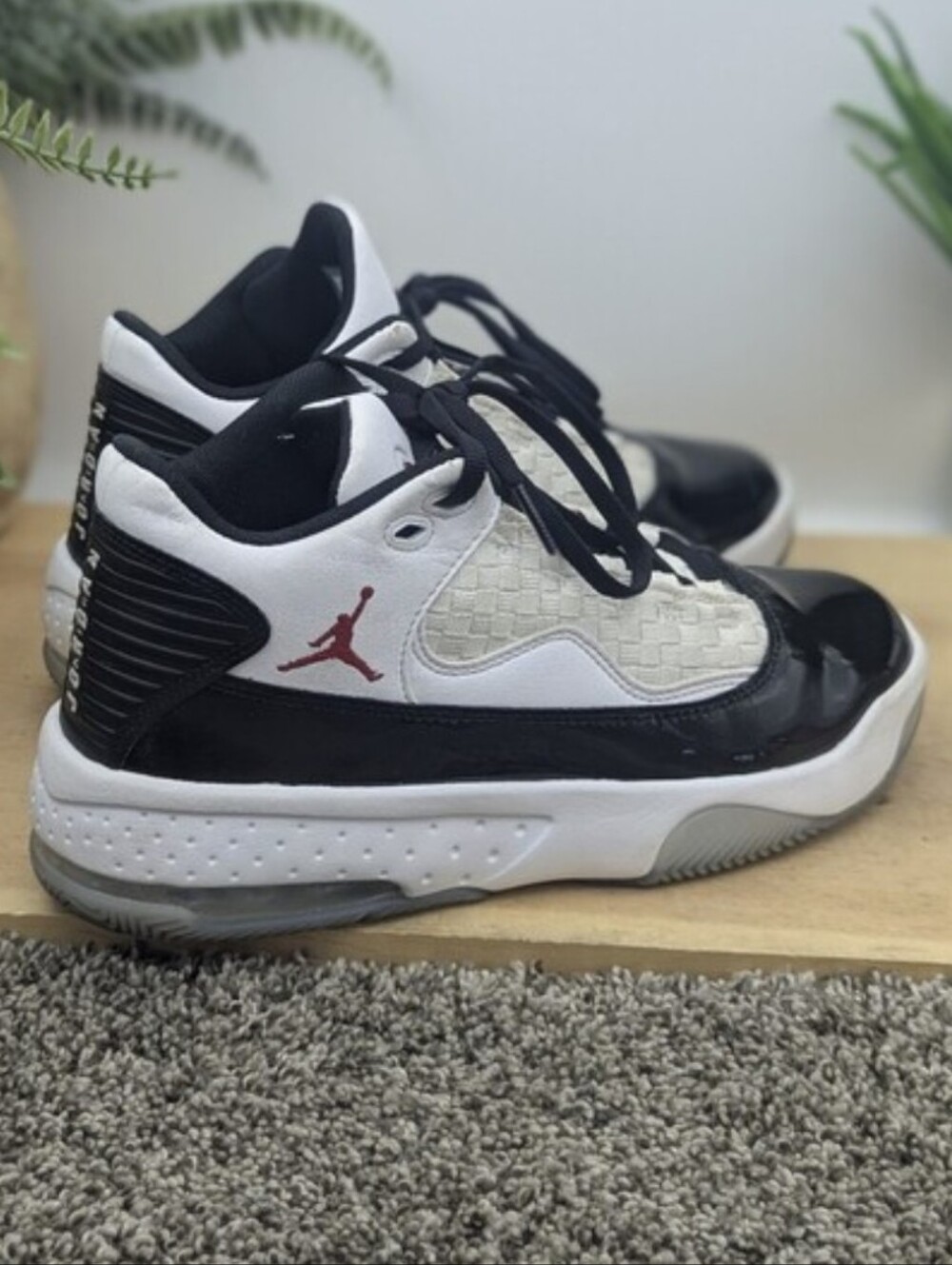 Jordan Aura 2 Leather Youth Size 6 Women's Size 7.5 Sports Shoes Walking
